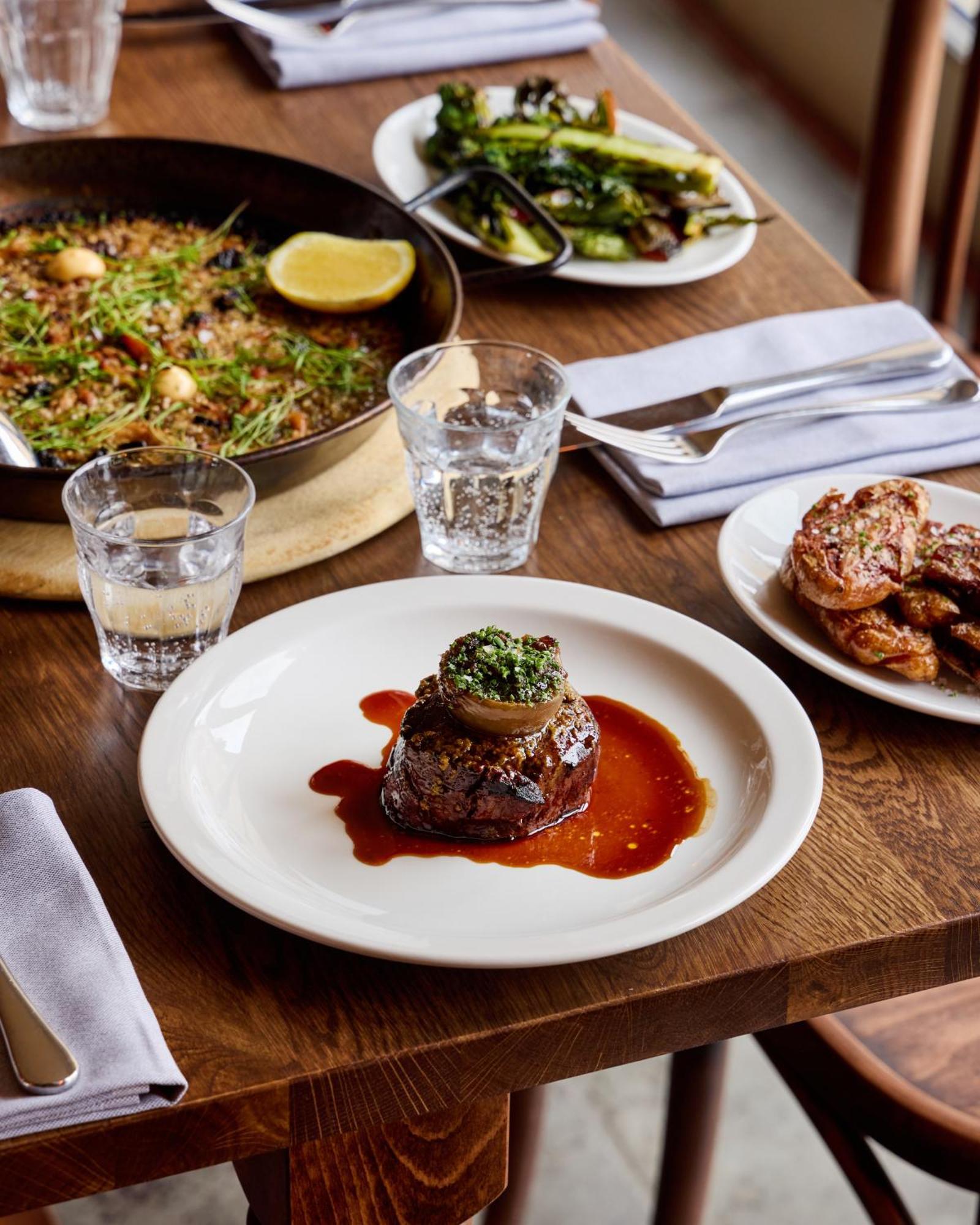 מלון Stanton Harcourt The Harcourt Arms מראה חיצוני תמונה A steak at the restaurant