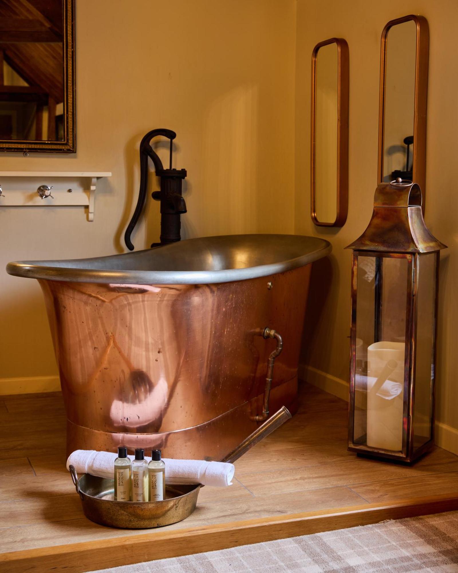 מלון Stanton Harcourt The Harcourt Arms מראה חיצוני תמונה Copper bathtub
