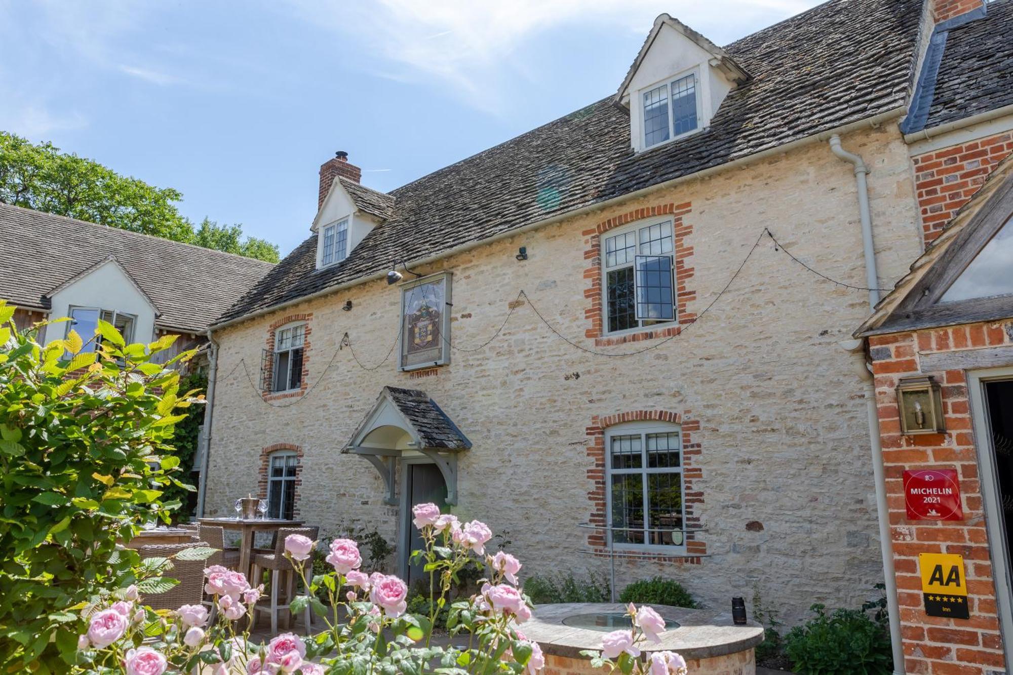 מלון Stanton Harcourt The Harcourt Arms מראה חיצוני תמונה The former school house